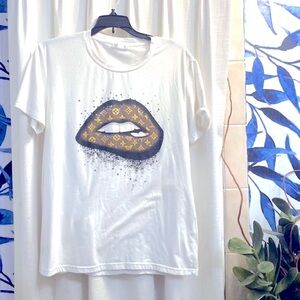 Women’s She Show Logo Lips Short Sleeve Cotton Blend T-Shirt Size Medium